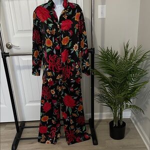 Natori Black Floral Pajama Set. Feels like silk!  NWOT